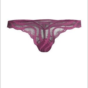 Kiki de Montparnasse
Leche Moi Lace Thong.   COLOR Merlot
SIZE Large